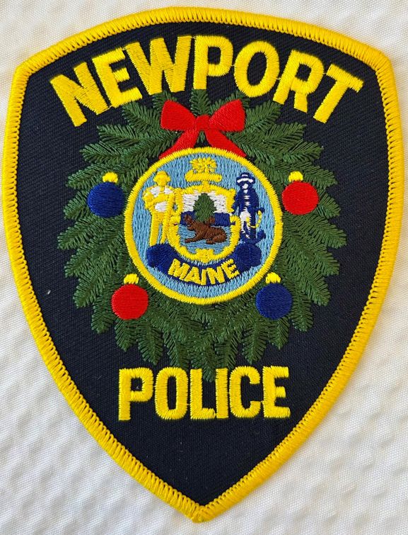 NEWPORT POLICE DEPARTMENT SHOULDER PATCH - CHRISTMAS WREATH.